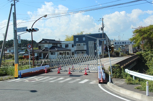 ９月１５日に条件付きで交通規制が解除となった国道６号線付近（車窓から）