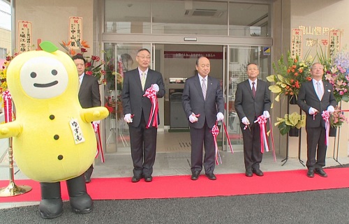 テープカットにゆずもも駆け付けました!