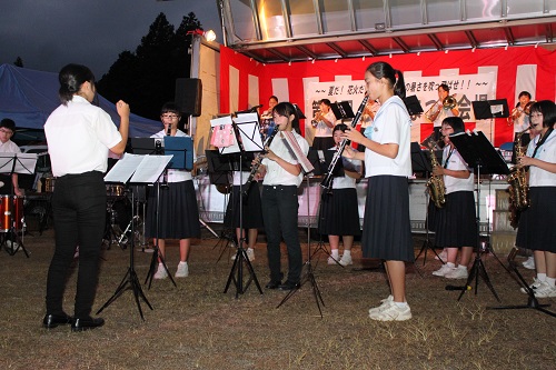 まつりに花を添えてくれた逆川中学校吹奏楽部の皆さん