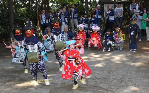 五穀豊穣を祈る舞を奉納