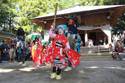 多くの観客の前で見事に踊りきりました