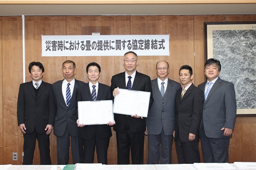 「5日で5000枚の約束」プロジェクト実行委員会副委員長 植村守さん あいさつ 「避難所の厳しい環境を、畳で少しでもやわらげることができればと思います」